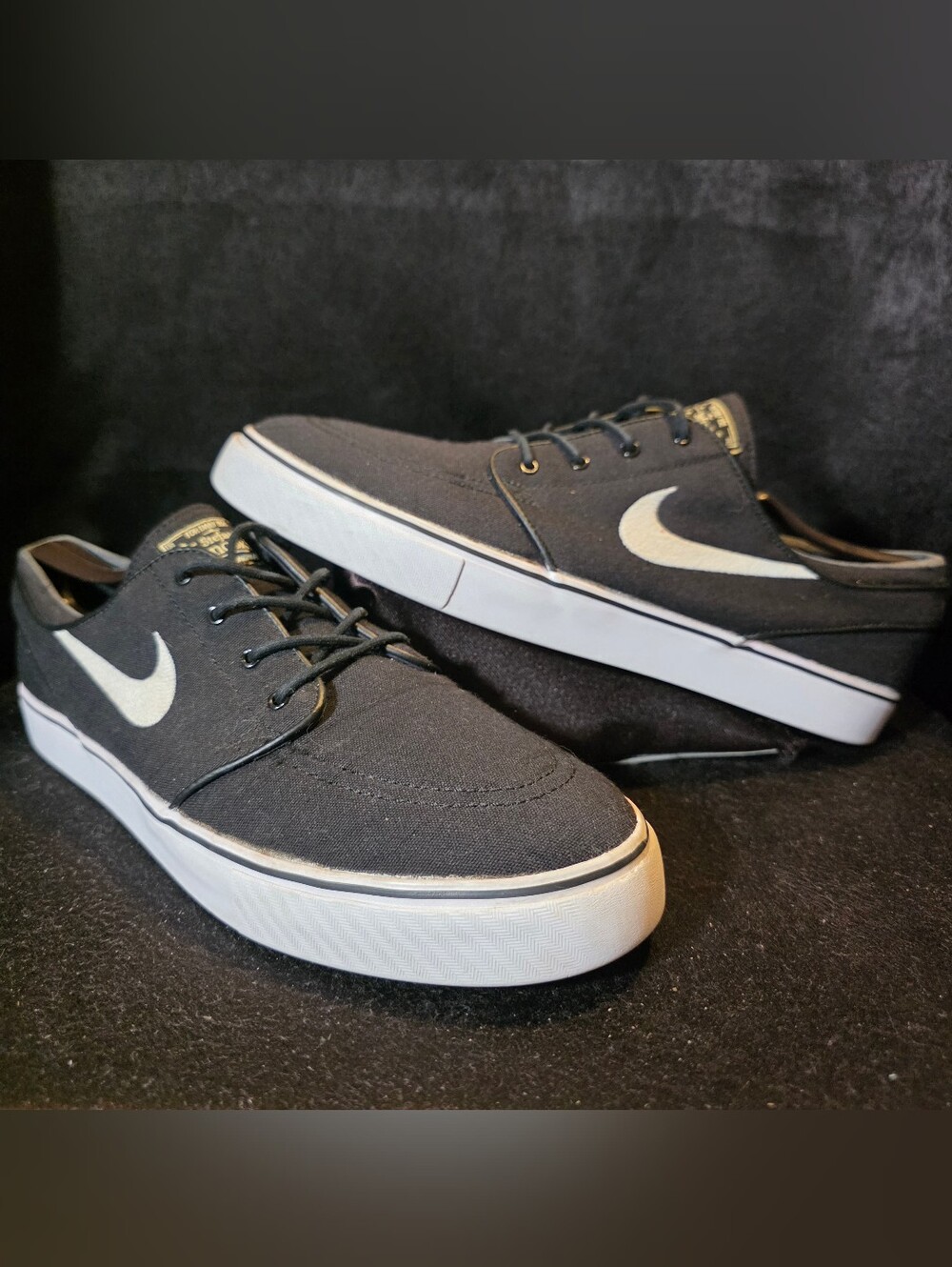 Nike Sb Men’s Black Canvas Low-Top Sneakers Size 11.5